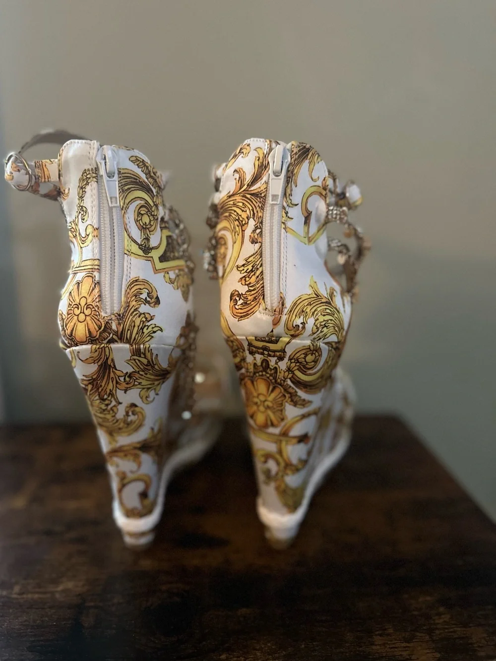 Shoe Dazzle stylish white